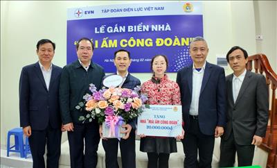 Trao nhà “Mái ấm Công đoàn” cho đoàn viên khó khăn