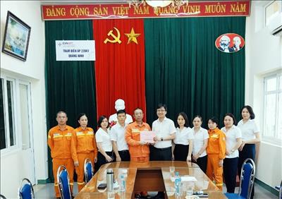 Truyền tải điện Đông Bắc 1 ủng hộ 32 triệu đồng cho đồng nghiệp mắc bệnh hiểm nghèo