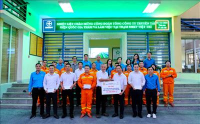 Chung tay hỗ trợ các đơn vị truyền tải điện bị thiệt hại do bão lũ