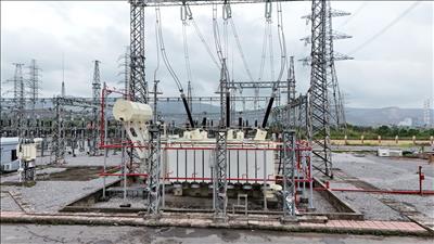 Đưa máy biến áp AT3 TBA 500kV Quảng Ninh trở lại vận hành