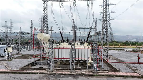 Đưa máy biến áp AT3 TBA 500kV Quảng Ninh trở lại vận hành