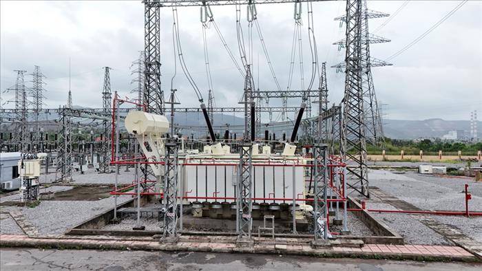 Đưa máy biến áp AT3 TBA 500kV Quảng Ninh trở lại vận hành