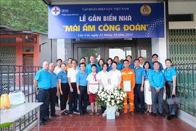 Trao nhà “Mái ấm công đoàn” cho đoàn viên Trần Đức Phú (Truyền tải điện Tây Bắc)