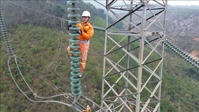 Những chiến binh thầm lặng trên công trường 500kV những ngày giáp Tết Nguyên đán