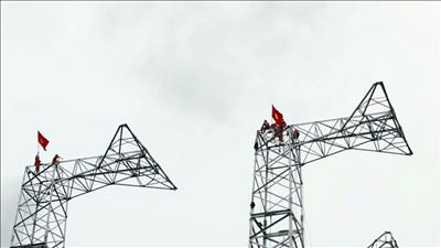 Hoàn thành dựng cột 2 thân đầu tiên của Dự án đường dây 500kV mạch 3 do PTC1 thi công: Niềm tự hào của tập thể Truyền tải điện Hà Nội