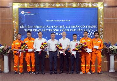 Truyền tải điện Hòa Bình biểu dương những tập thể và cá nhân hoàn thành xuất sắc nhiệm vụ