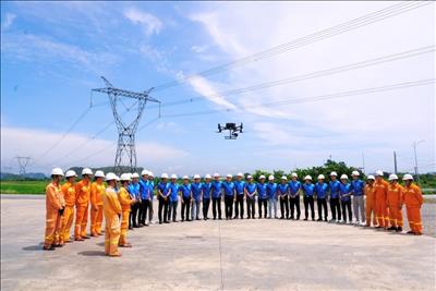 Tháng Công nhân năm 2025: Công nhân Việt Nam tiên phong bước vào kỷ nguyên mới
