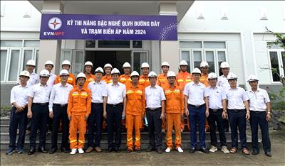 Công ty Truyền tải điện 2 tổ chức kỳ thi thực hành nâng bậc nghề năm 2024 cho công nhân viên quản lý vận hành đường dây và trạm biến áp 