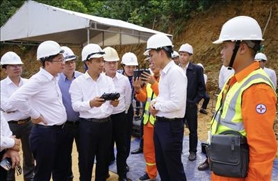 Công ty Truyền tải điện 2: Hoàn thành sản lượng điện truyền tải trước 1 tháng 19 ngày