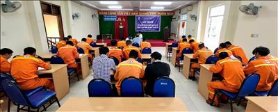 Công ty Truyền tải điện 2 sát hạch, cấp chứng chỉ điều khiển thiết bị bay không người lái (UAV).