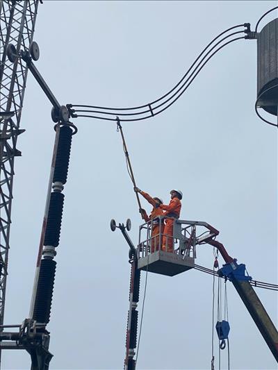 Công ty Truyền tải điện 4 (PTC4) đảm bảo vận hành hệ thống truyền tải điện mùa khô năm 2025