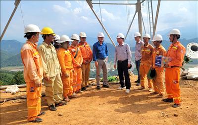 Công ty Truyền tải điện 2 thăm hỏi động viên người lao động tham gia thi công Dự án đường dây 500kV Lào Cai – Vĩnh Yên