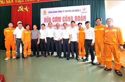 “Bữa cơm Công đoàn” -  Ấm áp yêu thương.