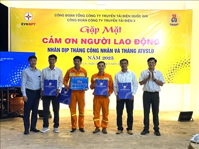 Tháng 5 hướng về người lao động