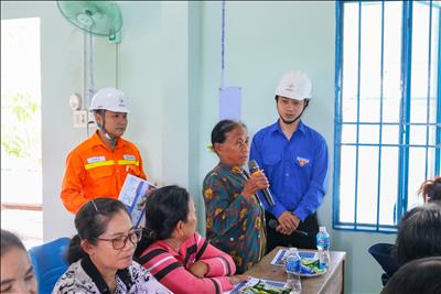 Đẩy mạnh công tác tuyên truyền bảo vệ lưới điện vận hành an toàn mùa nắng nóng 2025