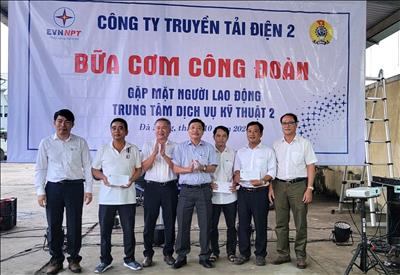 Công đoàn Công ty Truyền tải điện 2 tổ chức “Bữa cơm Công đoàn” tại Trung tâm Dịch vụ kỹ thuật 2
