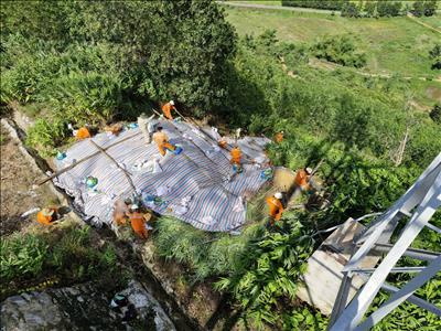 Chùm ảnh: Công ty Truyền tải điện 2 khẩn trương thực hiện nhiều giải pháp phòng chống bão TRAMI