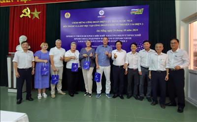 Công đoàn Công ty Truyền tải điện 2 đón tiếp, làm việc với đoàn Công đoàn Điện lực toàn nước Nga.