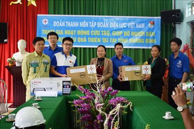 Đoàn Thanh niên EVN và Đoàn Thanh niên PTC2 cứu trợ thiên tai tại tỉnh Quảng Bình