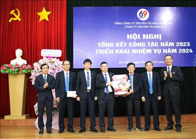 Công ty Truyền tải điện 2 vượt 110,2% kế hoạch sản lượng điện truyền tải năm 2023