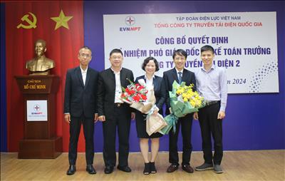 Công bố quyết định bổ nhiệm Phó Giám đốc và Kế toán trưởng Công ty Truyền tải điện 2