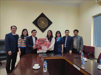 Công đoàn Tổng EVNNPT động viên người lao động Ban Quản lý dự án các công trình điện miền Bắc trước thềm năm mới