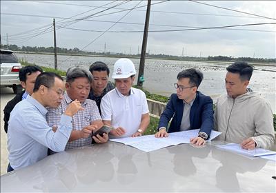 Phó Tổng giám đốc EVNNPT Bùi Văn Kiên kiểm tra tuyến đường dây 500kV mạch 3 đoạn Quỳnh Lưu - Thanh Hóa 