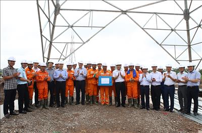 Thi công đường dây 500kV mạch 3: Thành quả thần tốc có được là sức mạnh tổng hợp của cả hệ thống chính trị