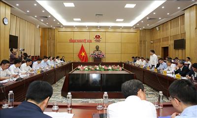 Nghệ An yêu cầu các đơn vị, địa phương phối hợp với ngành Điện đẩy nhanh tiến độ thực hiện Dự án đường dây 500kV mạch 3