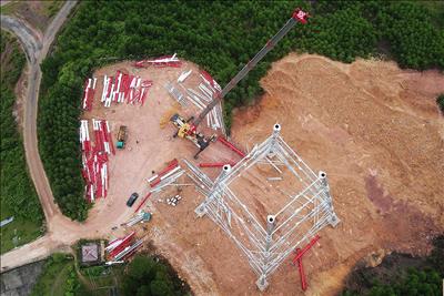 Hoàn thành dựng cột cao nhất và nặng nhất Dự án đường dây 500kV mạch 3