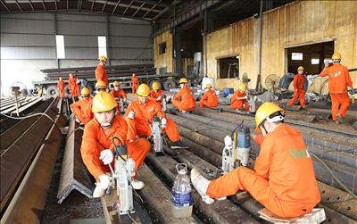 Lãnh đạo EVN, EVNNPT kiểm tra tiến độ cung cấp cột thép của nhà thầu Việt Á