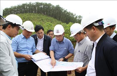 Tổng giám đốc EVNNPT Phạm Lê Phú kiểm tra tiến độ và động viên lực lượng thi công Dự án đường dây 500kV mạch 3 đoạn qua tỉnh Hà Tĩnh