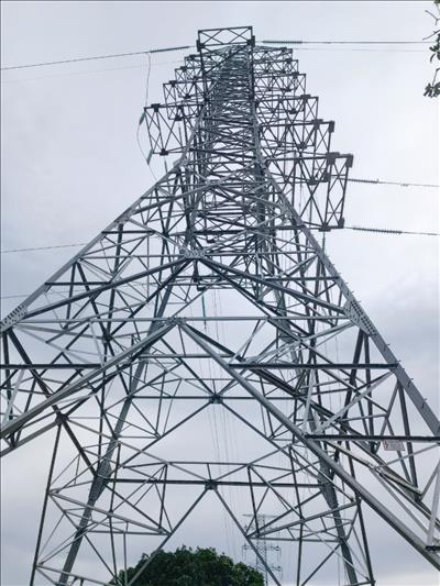 Hoàn thành 2 mạch đường dây 220kV đấu nối từ Trạm biến áp 220kV Cam Ranh để giải tỏa nguồn năng lượng tái tạo