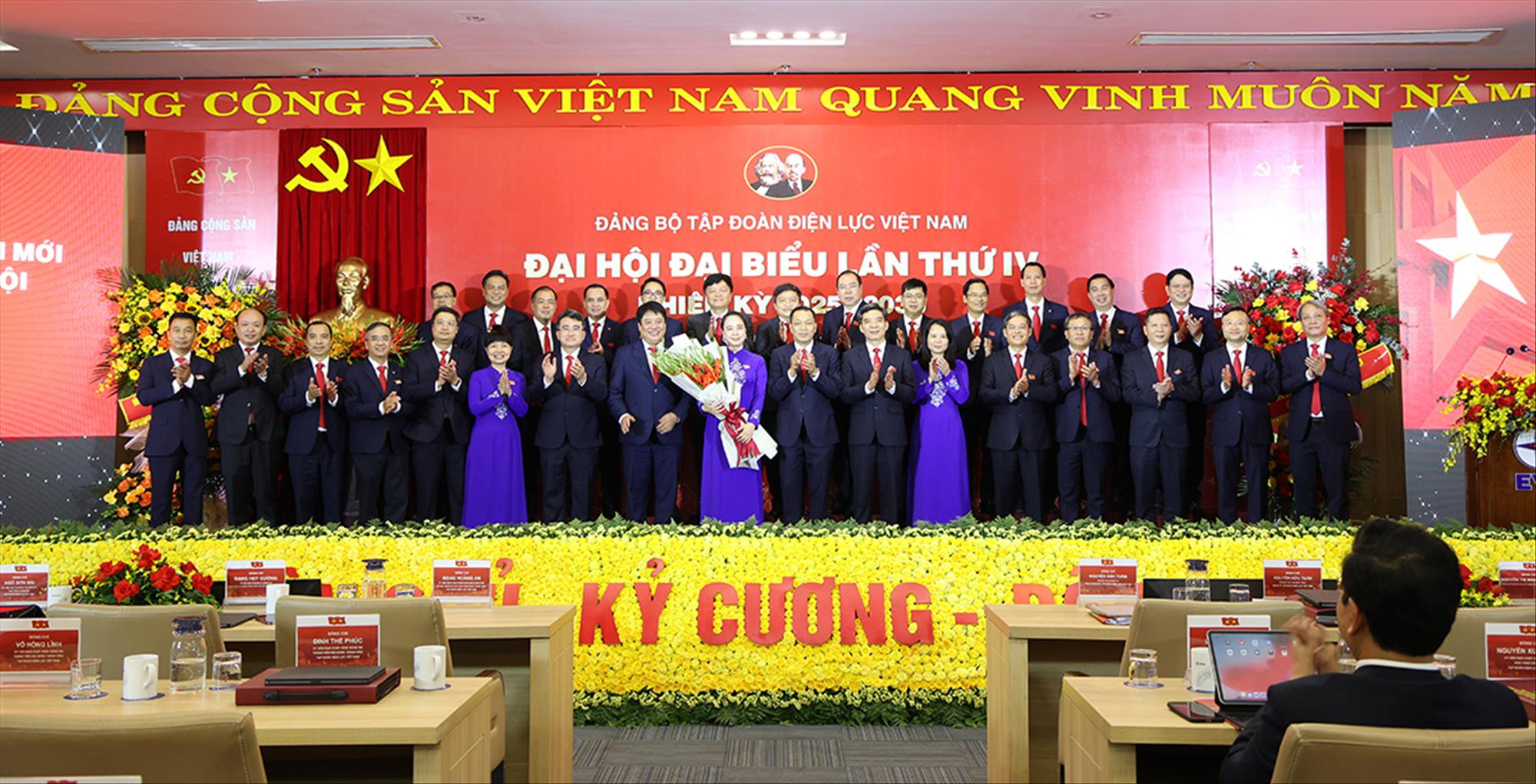 Đại hội đại biểu Đảng bộ Tập đoàn Điện lực Việt Nam lần thứ IV, nhiệm kỳ 2025-2030 thành công tốt đẹp