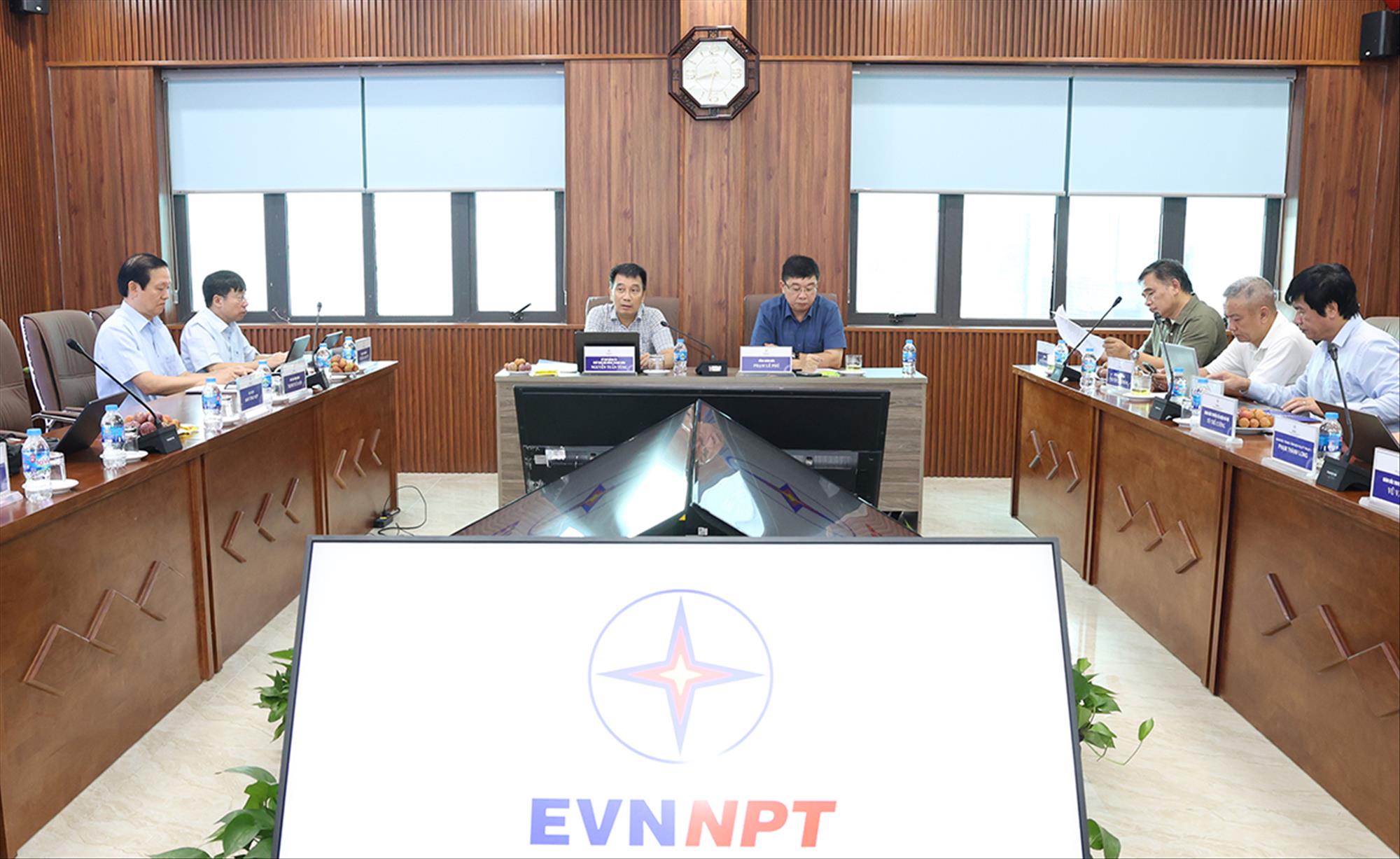 Lãnh đạo EVNNPT làm việc về sắp xếp tinh gọn bộ máy các truyền tải điện trực thuộc Công ty Truyền tải điện 1