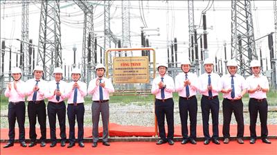 Gắn biển Công trình đường dây 220kV Nhiệt điện Hải Dương – Trạm 500kV Phố Nối chào mừng Đại hội Đảng bộ EVNNPT lần thứ IV