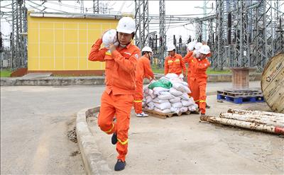 Phối hợp các lực lượng diễn tập ứng phó sự cố lưới điện truyền tải