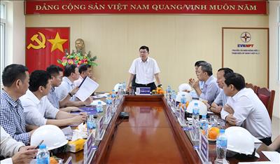 Tổng giám đốc EVNNPT Phạm Lê Phú kiểm tra công tác đảm bảo điện trước mùa nắng nóng khu vực phía Bắc