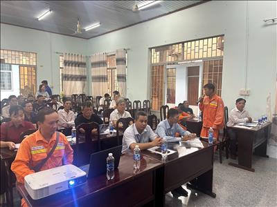 Đội Truyền tải điện Nhơn Trạch tuyên truyền bảo vệ hành lang an toàn lưới điện