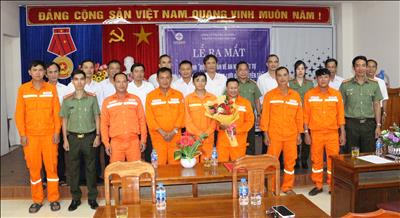 Truyền tải điện Kon Tum ra mắt Đội tự quản về an ninh trật tự và bảo vệ an toàn hệ thống lưới điện truyền tải.