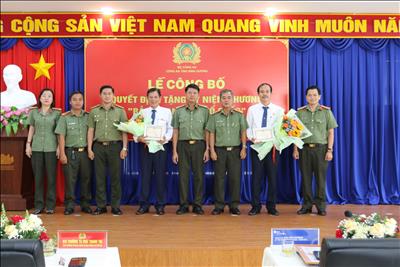 Công bố Quyết định tặng Kỷ niệm chương “Bảo vệ an ninh Tổ quốc” của Bộ trưởng Bộ Công an