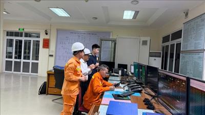Hoàn thành sớm lắp đặt tụ bù ngang của 20 trạm biến áp, sẵn sàng đảm bảo điện cho khu vực miền Bắc từ mùa nắng nóng 2025