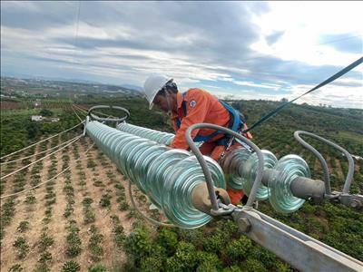 Thi công bảo dưỡng đường dây 500kV Ea Nam – Di Linh qua địa bàn tỉnh Lâm Đồng