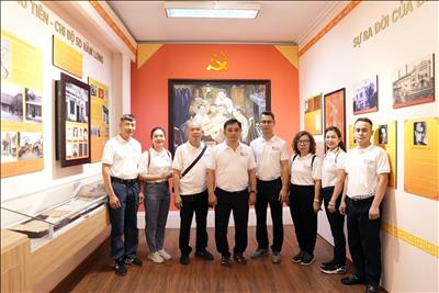 Đổi mới hình thức sinh hoạt chuyên đề, góp phần nâng cao giáo dục chính trị tại chi bộ Văn phòng