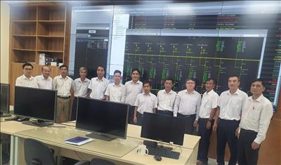 Lực lượng trực ban vận hành diễn tập xử lý sự cố tại Trung tâm giám sát vận hành Công ty Truyền tải điện 4