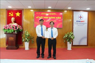 Chi bộ Truyền tải điện Miền Tây 3 tổ chức kết nạp Đảng viên