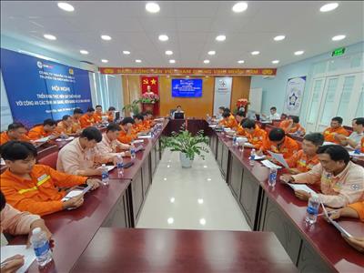 Truyền tải điện miền Tây 3 tổ chức huấn luyện an toàn vệ sinh lao động cho cán bộ công nhân viên