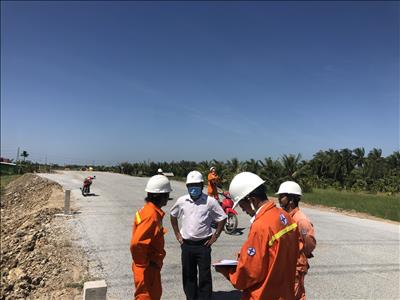 Kiểm tra hành lang an toàn lưới điện truyền tải trên địa bàn tỉnh Trà Vinh trước tết Nguyên đán Giáp Thìn 2024