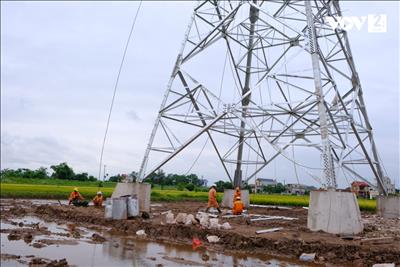 Thi công đường dây 500kV mạch 3: Sức mạnh đến từ sự đồng lòng
