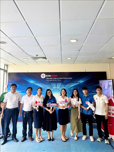 Cán bộ công nhân viên SPMB hưởng ứng Tuần lễ hồng EVN lần thứ X